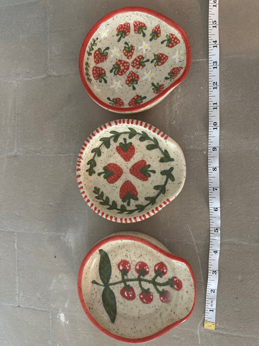 Strawberry Spoon Rest (lined rim)